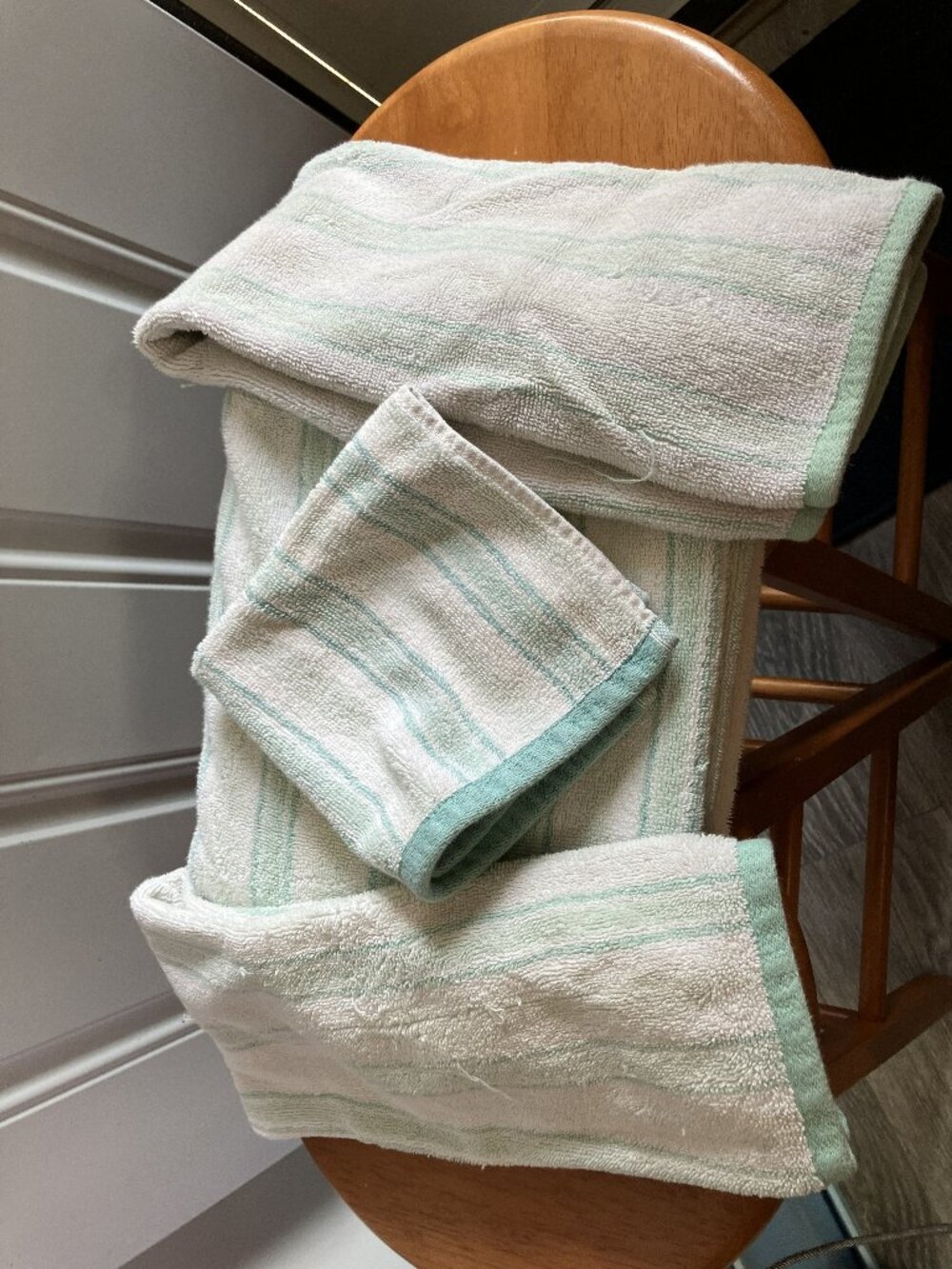 1 Bath Towel, 2 Hand Towels and 1 Wash cloth by Sonoma